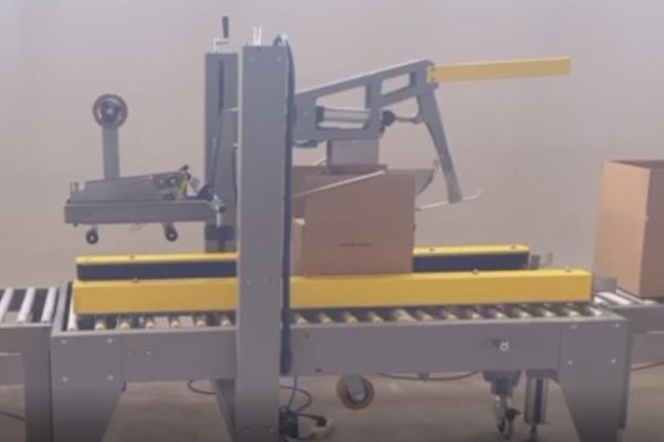 Selladora de Cajas, Semiautomática con Correas Laterales y Plegado de Solapas RPC-05