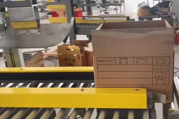 Selladora de Cajas, Semiautomática con Correas Laterales y Plegado de Solapas RPC-05