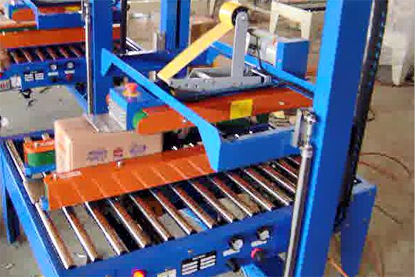 Selladora de Cajas, Automática con Correas Laterales RPE-05
