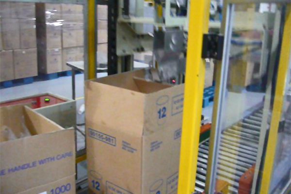 Selladora de Cajas, Automática con Correas de Transmisión Laterales y Función de doblado de Solapas RPI-09